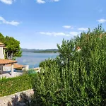 1 Bedroom Stunning In