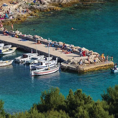 1 Bedroom Stunning In 베티나