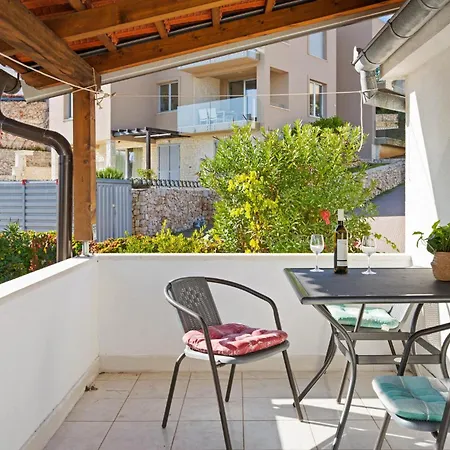 1 Bedroom Stunning In Daire