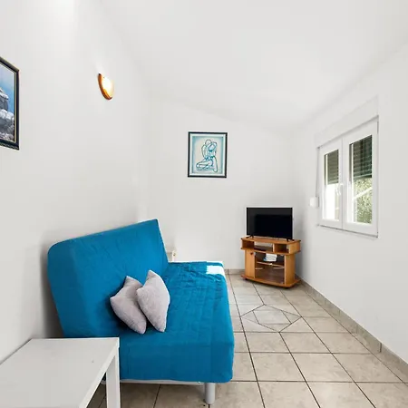 1 Bedroom Stunning In Apartment *