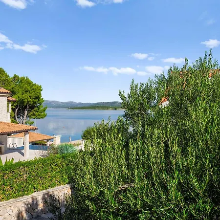 1 Bedroom Stunning In