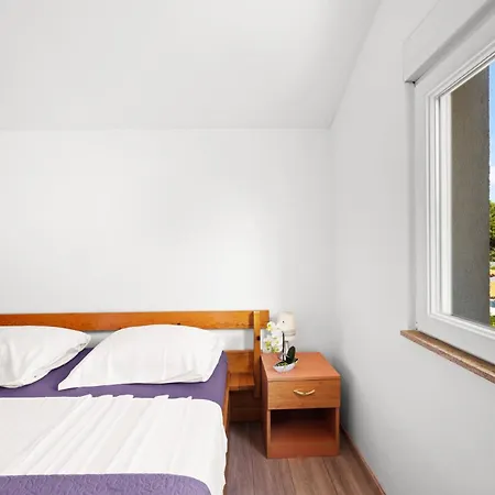 1 Bedroom Stunning In * Betina (Sibenik-Knin)