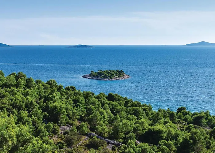 1 Bedroom Stunning In Apartment *